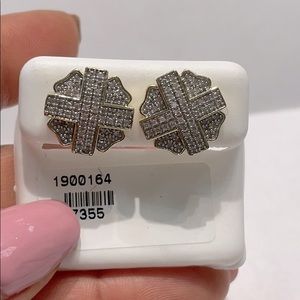 10k Gold/diamonds stud earrings